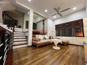 Bán nhà mặt phố 50m x 5T Đại Linh - kinh doanh - oto vào nhà